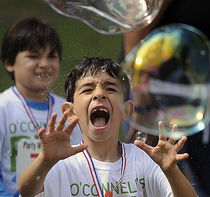 People made their way out to washington park in Union City on Saturday, Sept. 20, 2014 for the Washington Park Live! Arts and Music Festival that included a main performance stage, beer garden, health/wellness activities, creative workshops, and food.The event serves as a celebration of arts, music, dance, and community – which includes local artists creating their work at the park, as well as children’s activities and a dance-off competition from the Community for Urban Dace and Arts. Matt Gade | The Jersey Journal